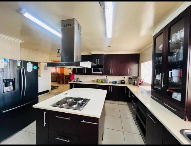 6 BEDROOM HOUSE FOR SALE IN WINCHESTER HILLS EXT 3